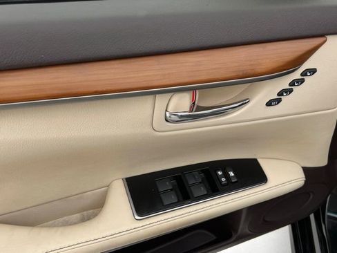 Used 2016 Lexus ES 300h w/ Luxury Package w/Wood Trim FWD image 25