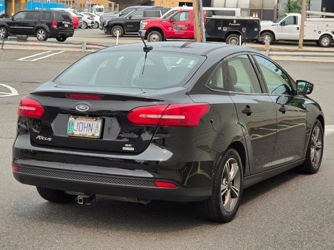 Used 2017 Ford Focus SE FWD image 7