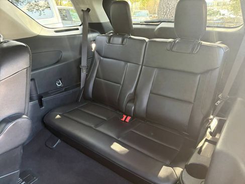 Used 2024 Ford Explorer Limited AWD/4WD image 32