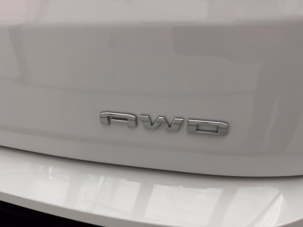 Used 2023 GMC Terrain SLE w/ Driver Convenience Package AWD/4WD image 11