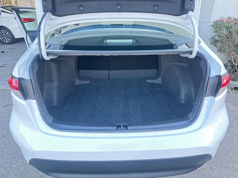 Used 2025 Toyota Corolla LE image 31