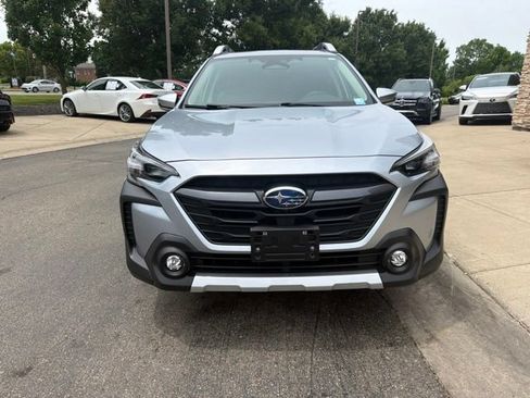 Used 2025 Subaru Outback Touring AWD/4WD image 2