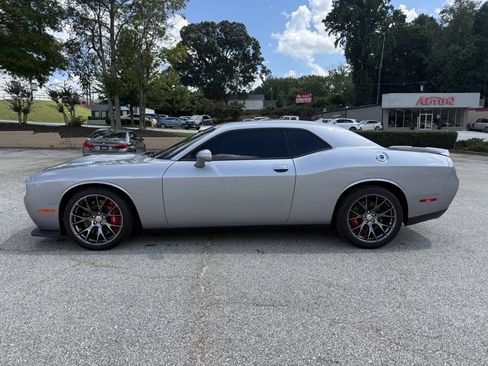 Used 2015 Dodge Challenger SRT w/ Technology Group RWD image 2