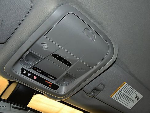 Used 2019 Chevrolet Equinox LT FWD image 25