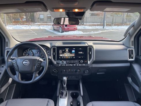 Certified 2025 Nissan Frontier SV image 8