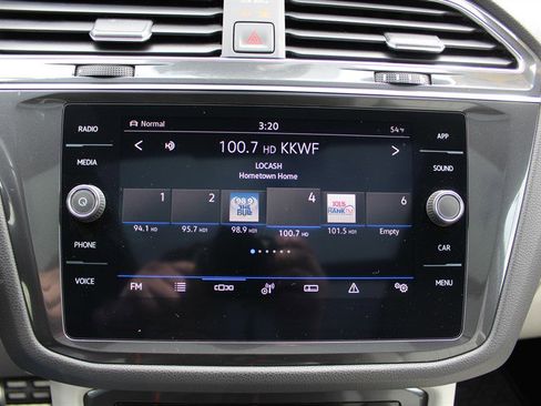 Used 2022 Volkswagen Tiguan SE R-Line image 9