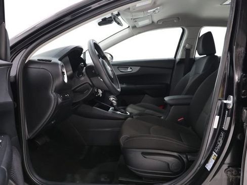 Used 2019 Kia Forte LXS FWD image 17
