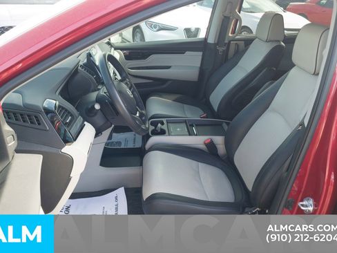 Used 2025 Honda Odyssey Elite image 17