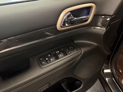 Used 2014 Jeep Grand Cherokee Overland AWD/4WD image 12