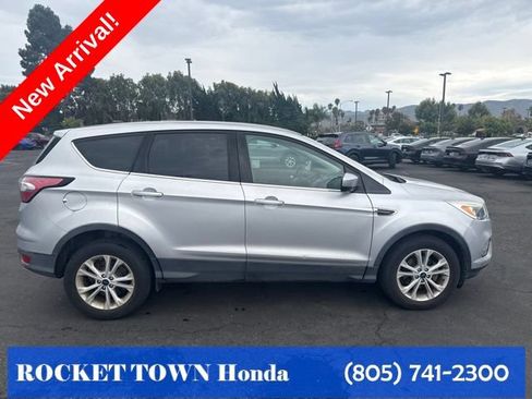 Used 2017 Ford Escape SE FWD image 8