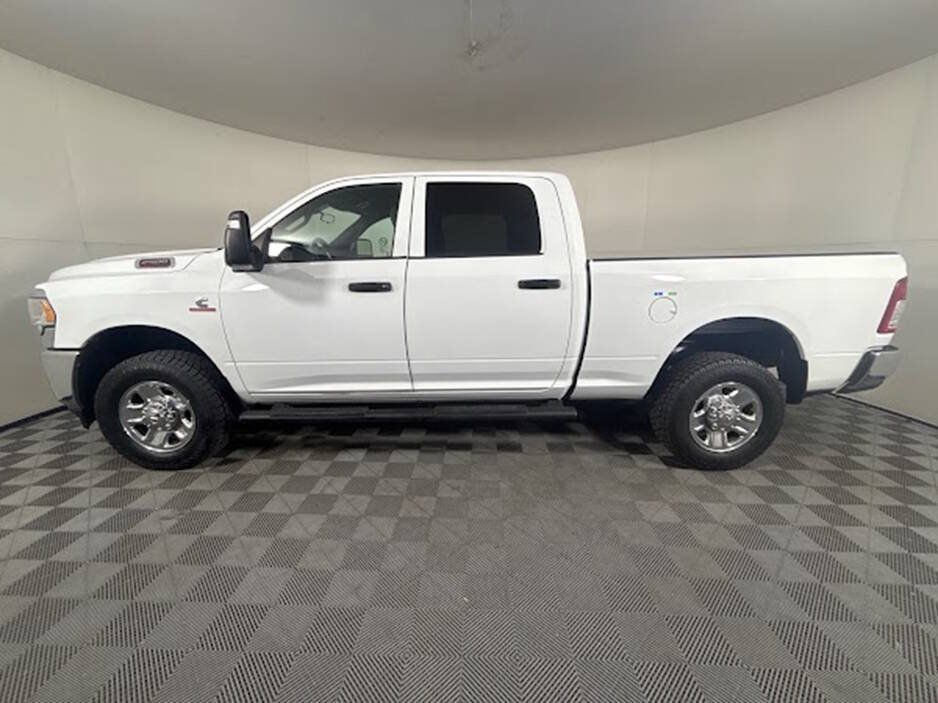 Used 2024 RAM 2500 Tradesman w/ Chrome Appearance Group AWD/4WD image 6