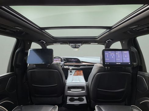 Used 2021 Cadillac Escalade ESV Premium Luxury AWD/4WD image 10