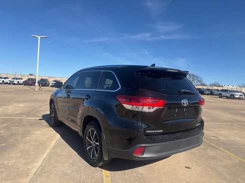 Used 2018 Toyota Highlander XLE image 10