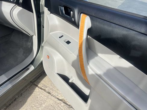 Used 2010 Toyota Highlander Limited image 37