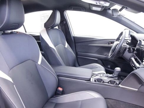 Used 2025 Toyota Camry SE image 12