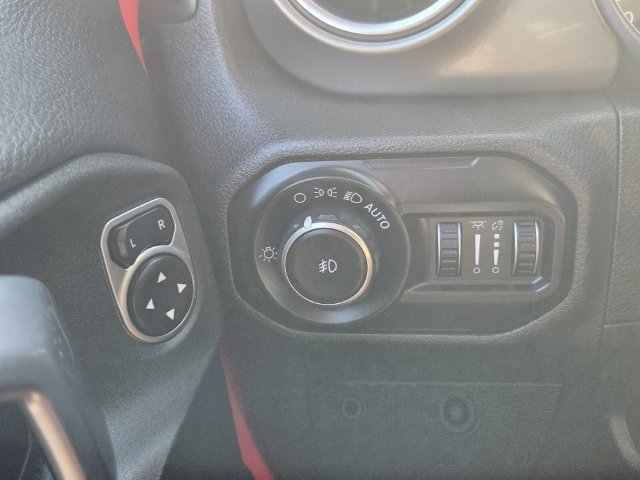 Used 2020 Jeep Wrangler Unlimited Sahara AWD/4WD image 23