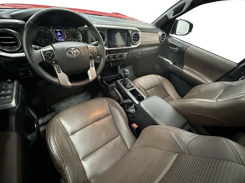 Used 2019 Toyota Tacoma Limited AWD/4WD image 16