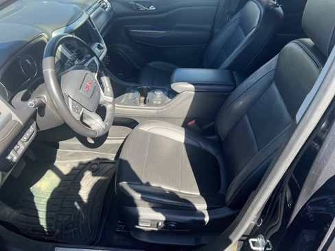 Used 2020 GMC Acadia SLT w/ Driver Alert Package II image 14