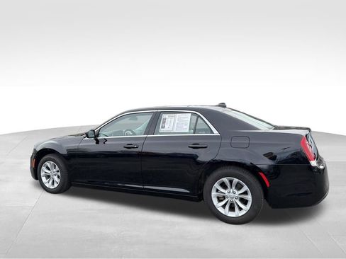 Used 2022 Chrysler 300 Touring image 7