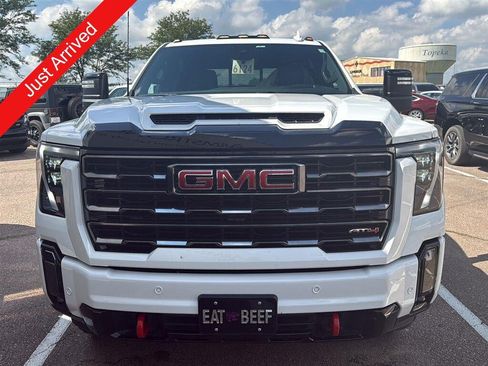 Used 2024 GMC Sierra 2500 AT4 w/ AT4 Premium Plus Package AWD/4WD image 2