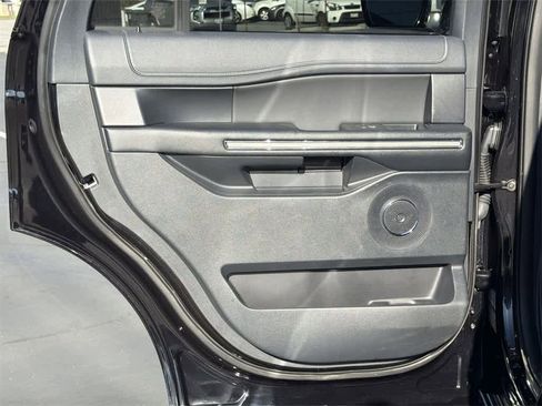 Used 2024 Ford Expedition XLT image 28