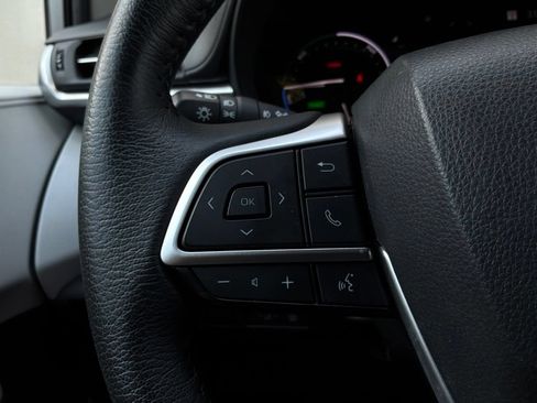 Used 2025 Toyota Sienna XLE FWD image 40