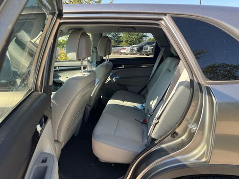 Used 2013 Kia Sorento LX w/ Value Pkg FWD image 17