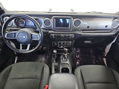 Used 2020 Jeep Wrangler Unlimited Sahara image 9