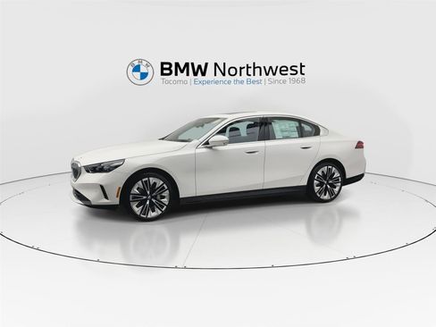 New 2026 BMW 530i xDrive w/ Convenience Package image 10