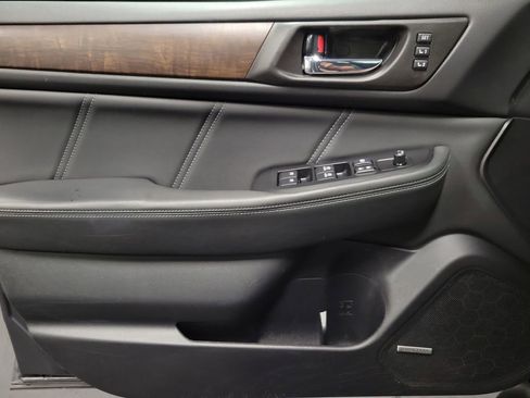 Used 2018 Subaru Outback 3.6R Limited AWD/4WD image 24