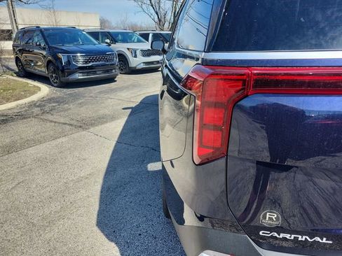 New 2026 Kia Carnival EX FWD image 30