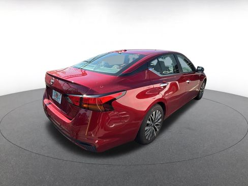 Used 2025 Nissan Altima 2.5 SV FWD image 15