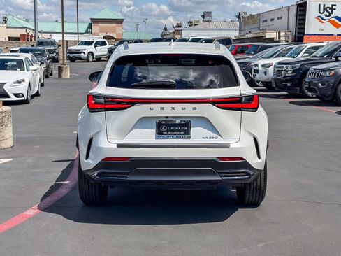 Used 2024 Lexus NX 250 FWD image 3