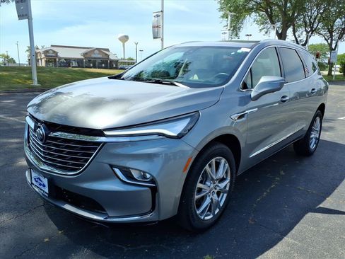 Used 2024 Buick Enclave Premium AWD/4WD image 3