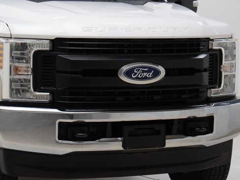 Used 2019 Ford F250 XL w/ Power Equipment Group image 10