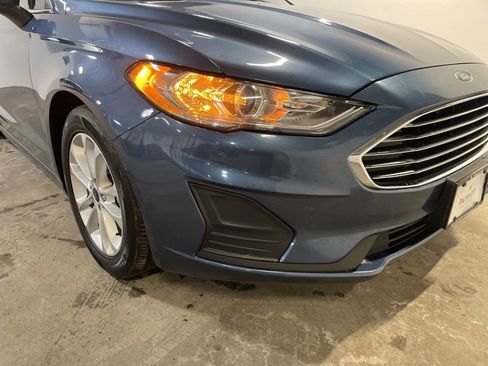 Used 2019 Ford Fusion SE image 2