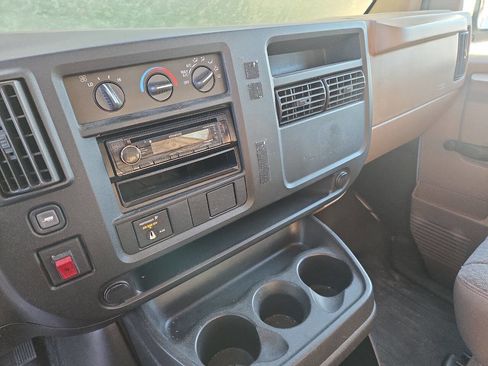 Used 2007 Chevrolet Express 2500 image 4