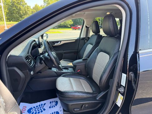 Used 2021 Ford Escape Titanium w/ Titanium Elite Package AWD/4WD image 39