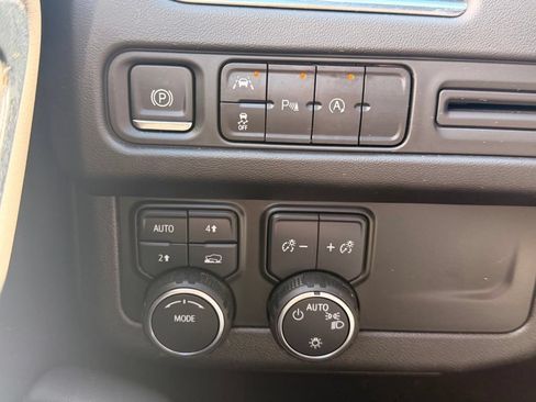 Used 2023 Chevrolet Suburban LT AWD/4WD image 23