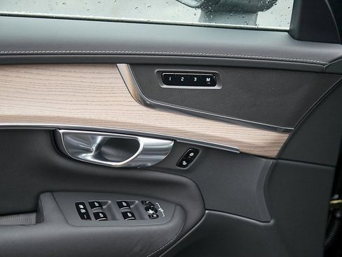 New 2025 Volvo XC90 B6 Core w/ Protection Package Premier image 11