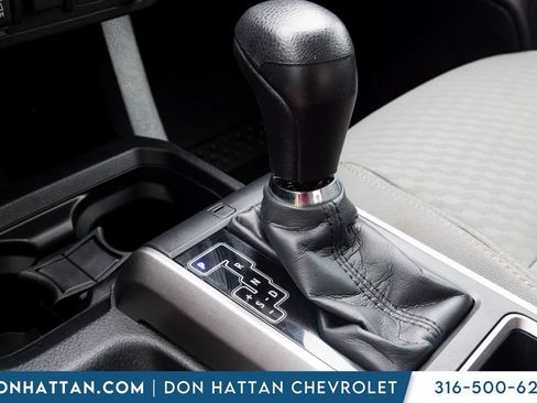 Used 2020 Toyota Tacoma SR5 AWD/4WD image 10
