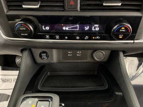 Used 2024 Nissan Rogue SV FWD image 28