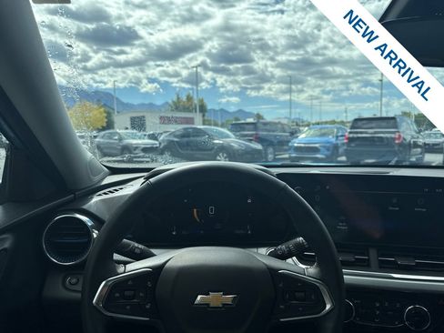 Used 2025 Chevrolet Trax LT w/ LT Convenience Package FWD image 20