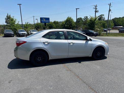 Used 2016 Toyota Corolla LE FWD image 7