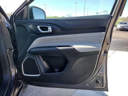 Used 2022 Jeep Compass Latitude w/ Convenience Group image 21