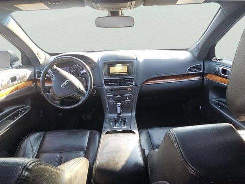 Used 2016 Lincoln MKT AWD image 8