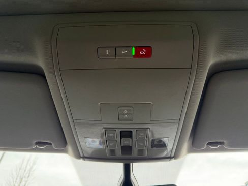 Used 2023 Volkswagen Atlas SE image 30