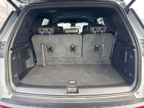 Used 2024 Chevrolet Traverse Z71 image 12