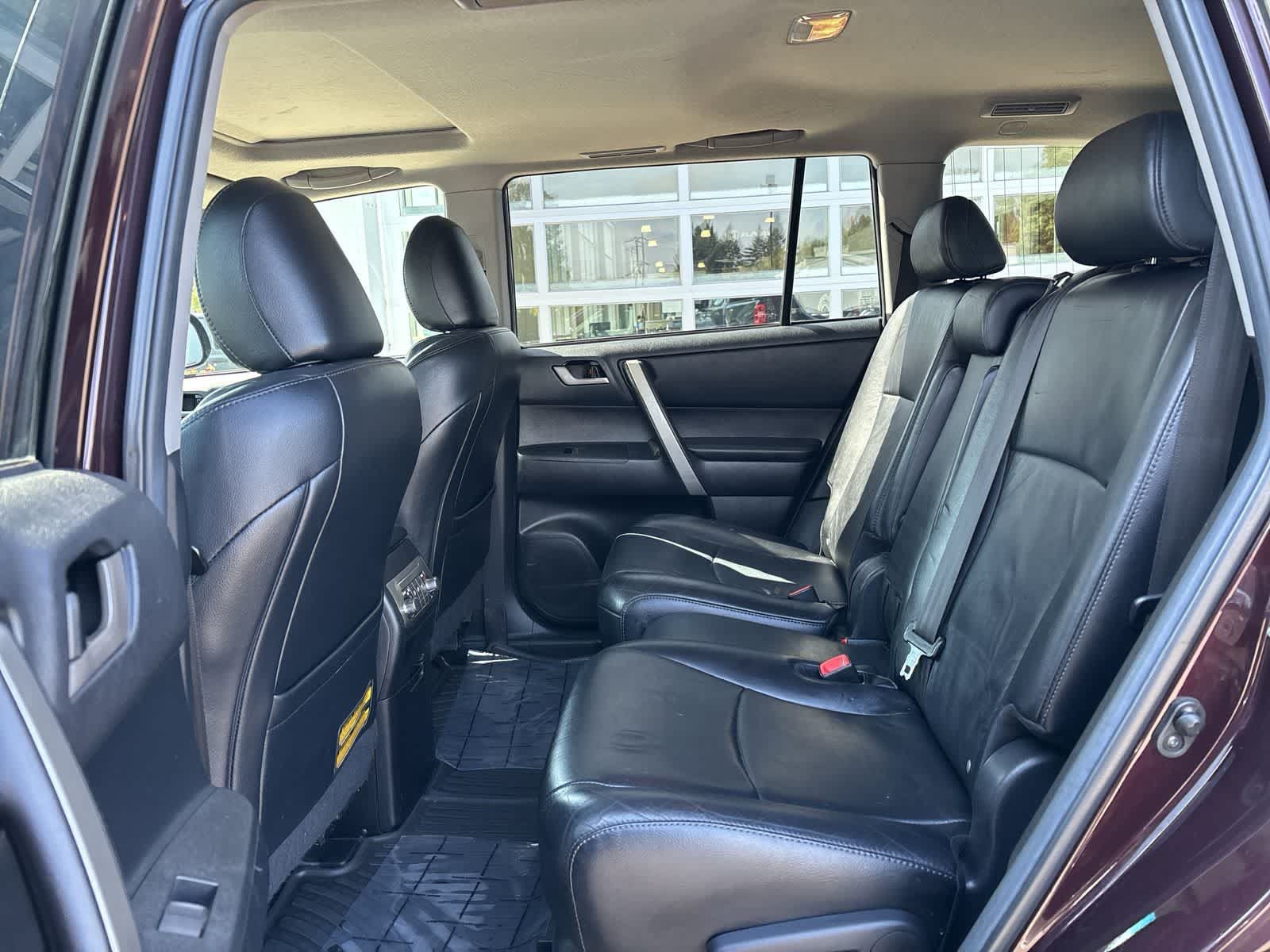 Used 2012 Toyota Highlander SE w/ Tow Pkg AWD/4WD image 9
