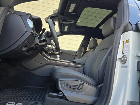 Used 2025 Audi Q8 Premium Plus image 20
